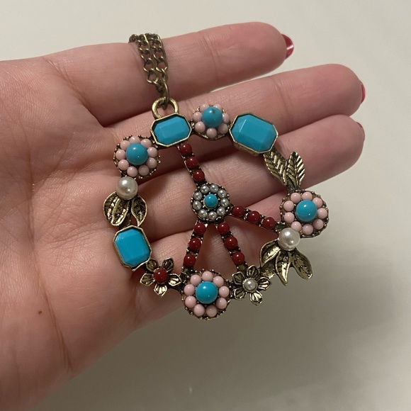 Bundle 3/$21! Beautifully detailed Peace Retro Necklace - Picture 5 of 6
